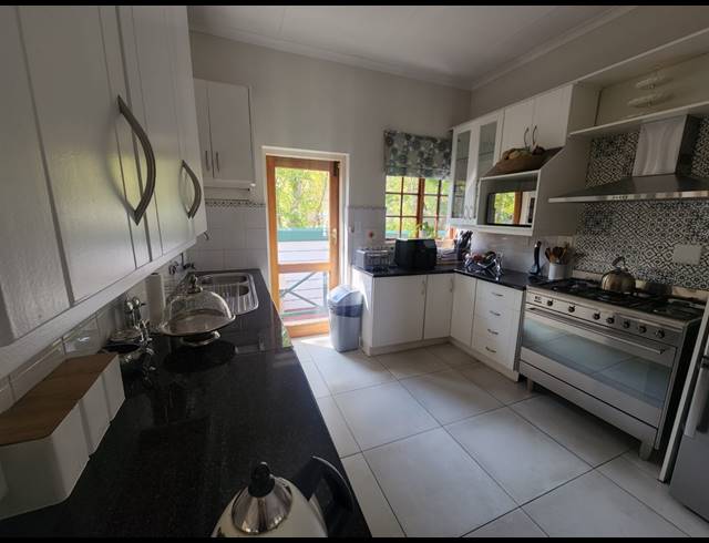 5 BEDROOM TOWNHOUSE FOR SALE IN VAALVIEW